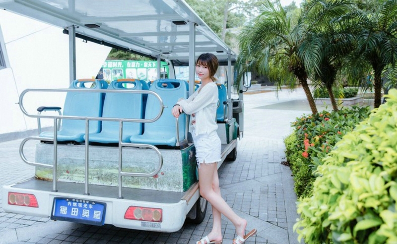 高挑美女牛仔热裤修长美腿图片