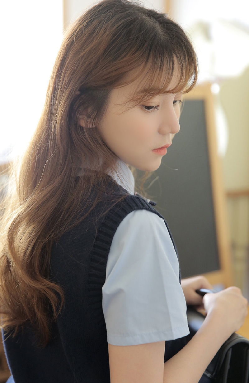 青春靓丽美女校花学生制服图片