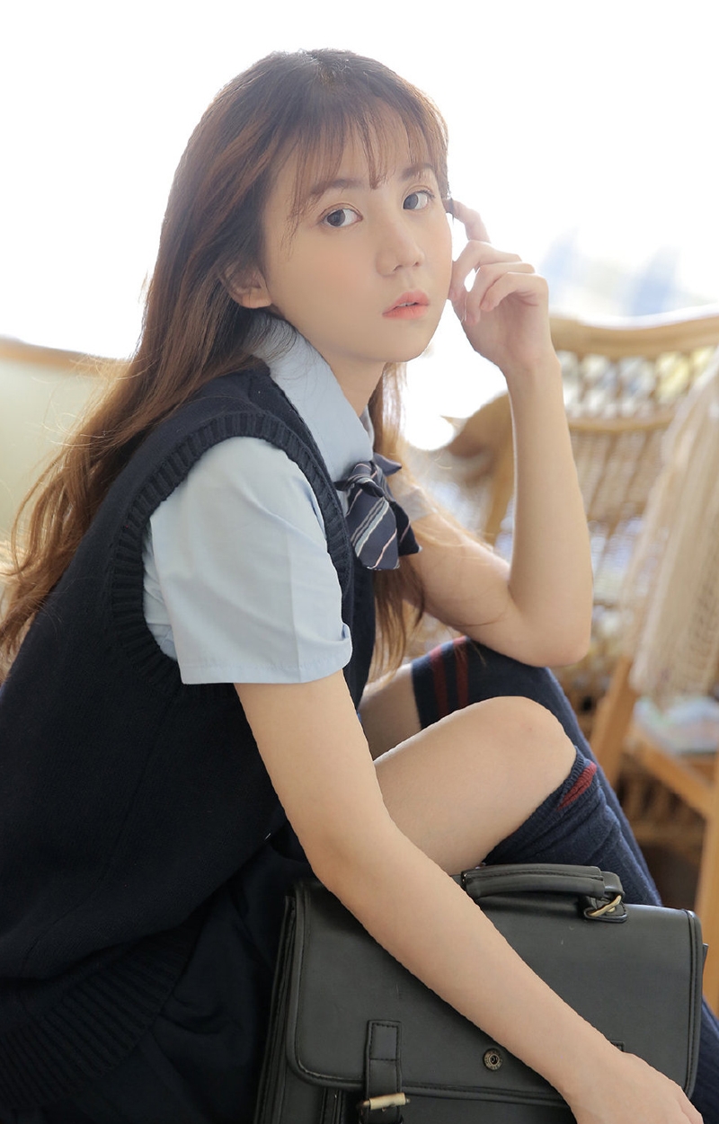 青春靓丽美女校花学生制服图片