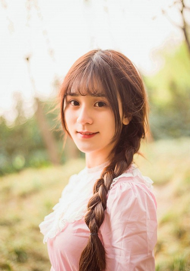 麻花辫小姐姐漂亮脸蛋精选图片
