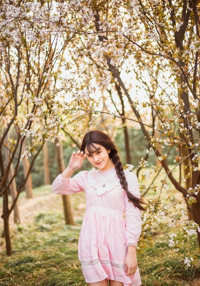 麻花辫小姐姐漂亮脸蛋精选图片