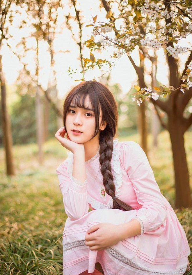 麻花辫小姐姐漂亮脸蛋精选图片