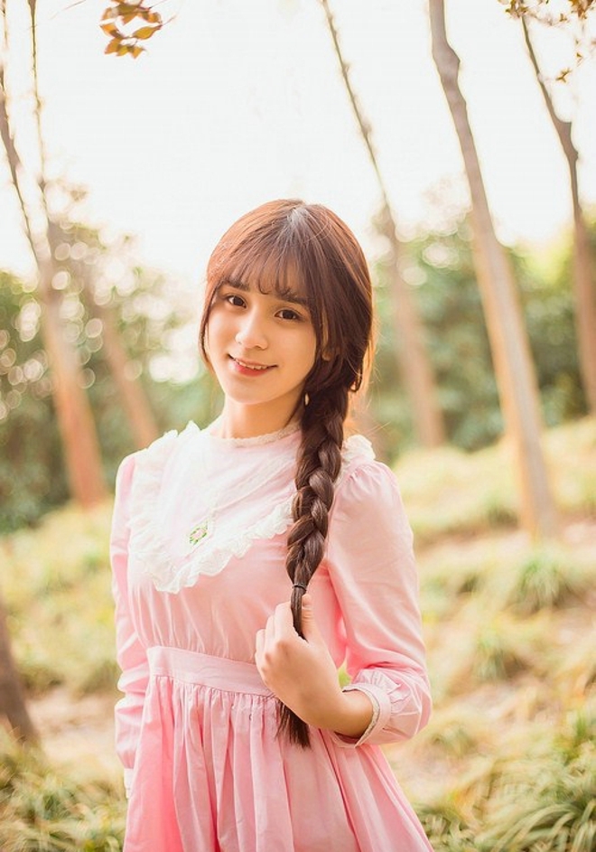 麻花辫小姐姐漂亮脸蛋精选图片