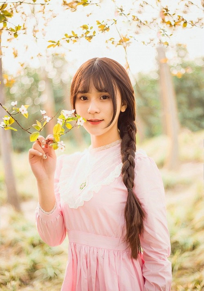 麻花辫小姐姐漂亮脸蛋精选图片