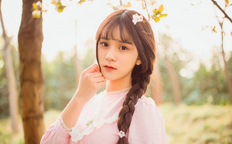 麻花辫小姐姐漂亮脸蛋精选图片