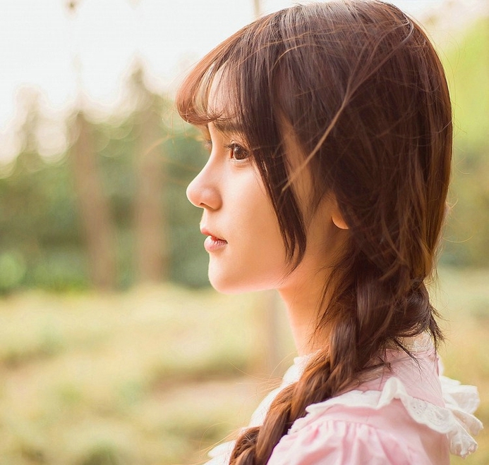 麻花辫小姐姐漂亮脸蛋精选图片