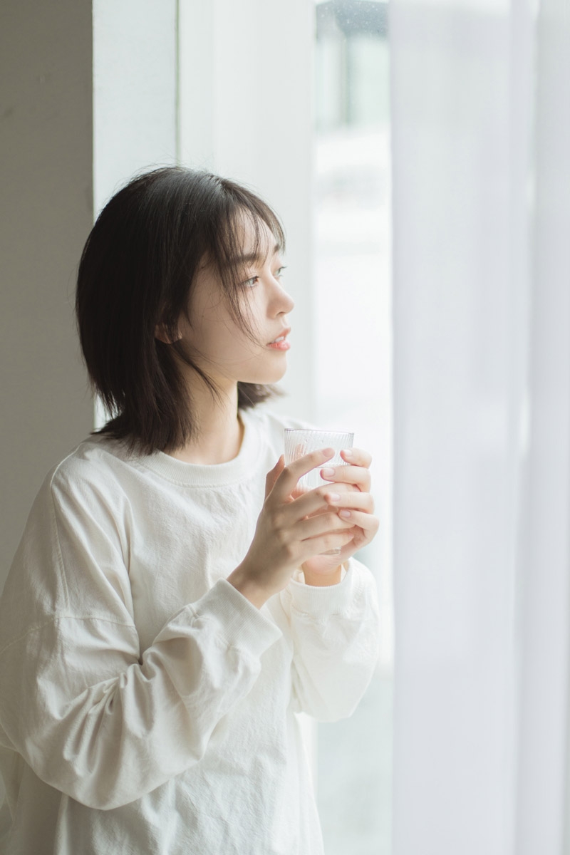 清纯美女齐肩短发清新可人图片