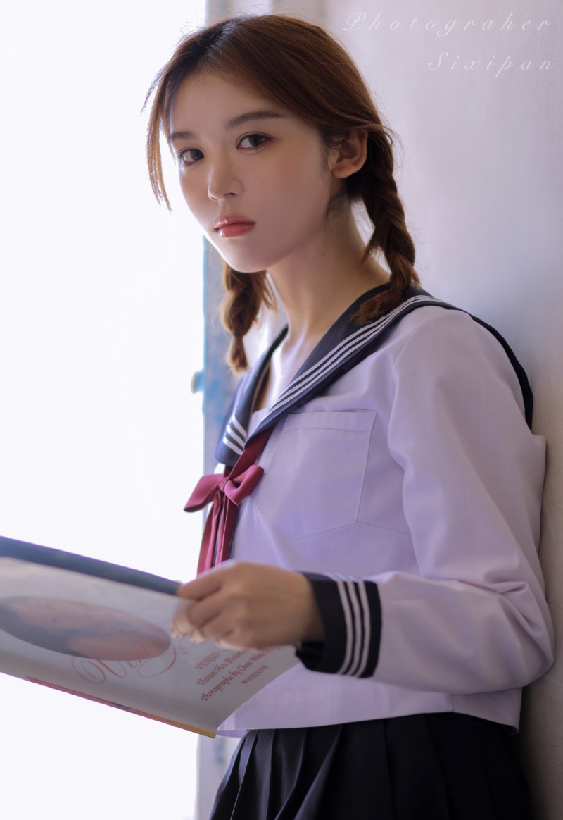 JK制服美女韩式麻花辫精选图片