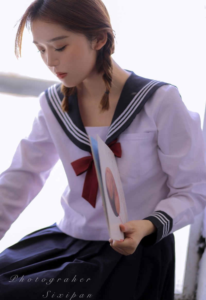 JK制服美女韩式麻花辫精选图片