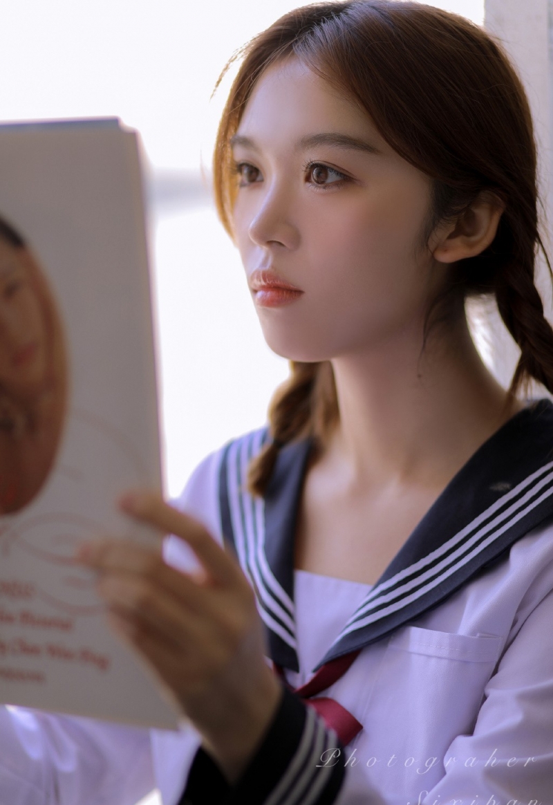 JK制服美女韩式麻花辫精选图片