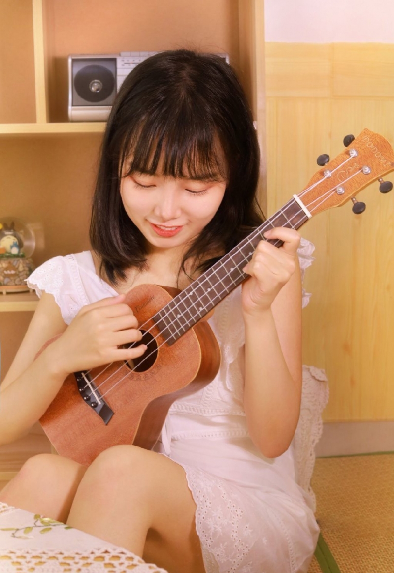 白裙美女齐肩短发清新脱俗写真