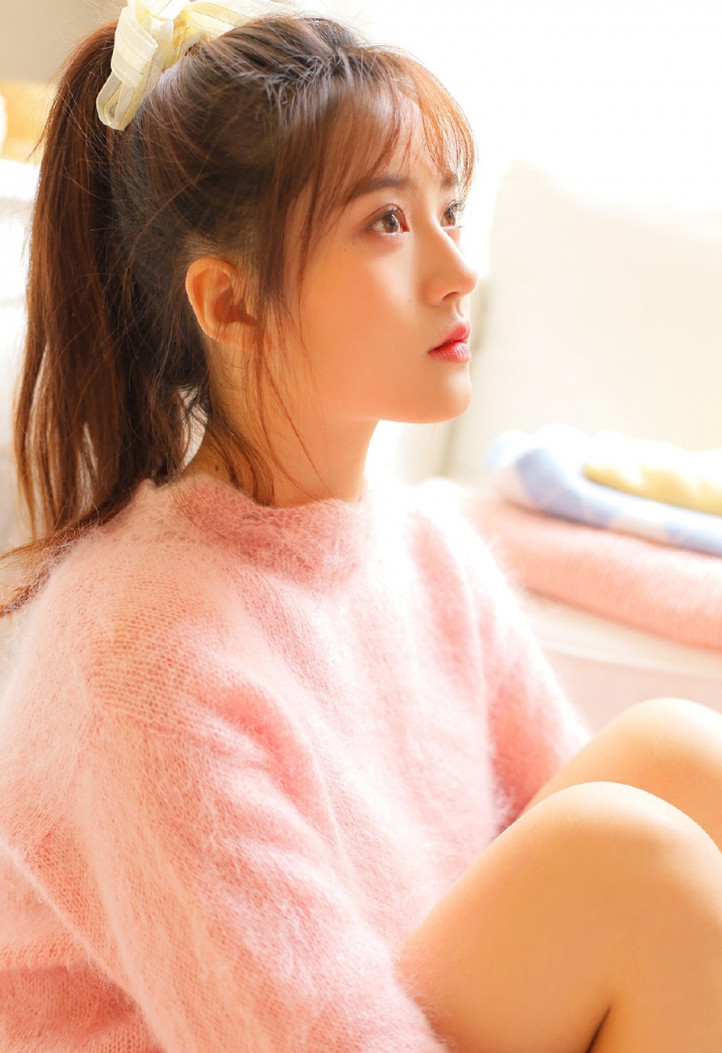 高马尾美女白皙大长腿私房写真