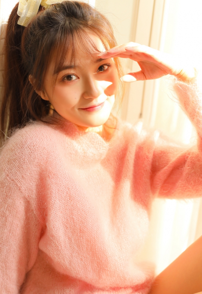 高马尾美女白皙大长腿私房写真