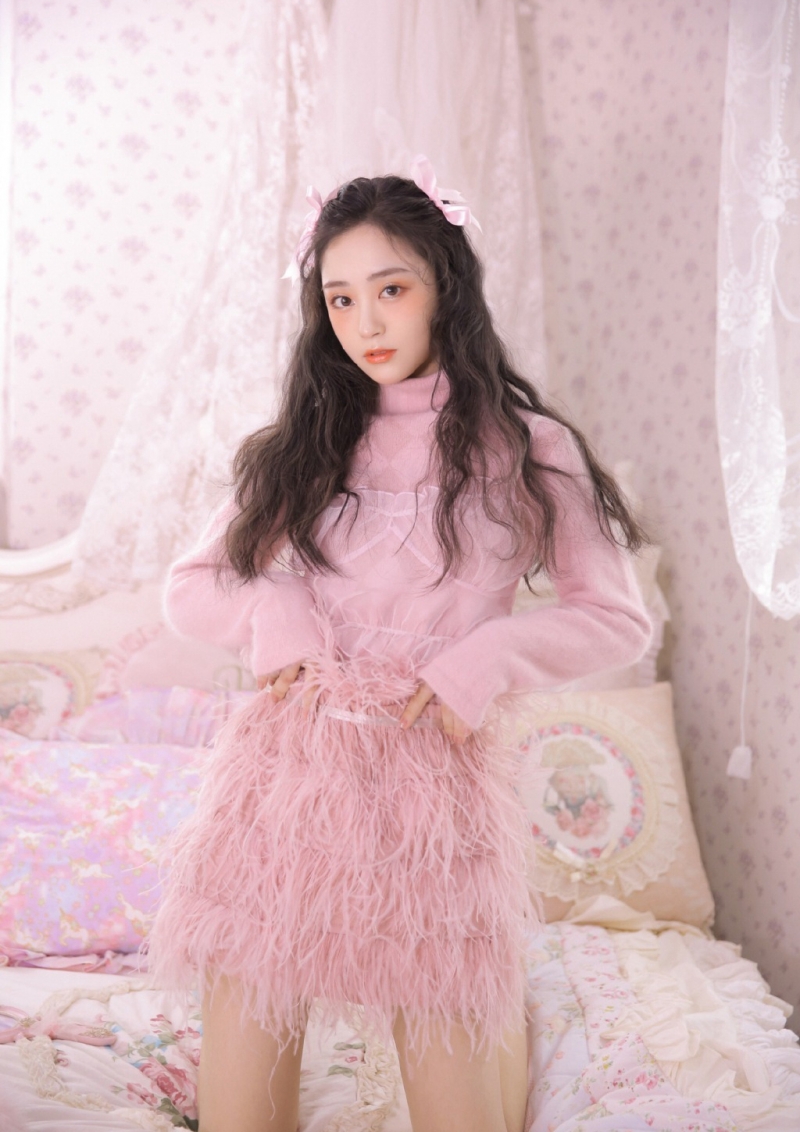 粉嫩小妹波浪卷发浪漫优雅图片