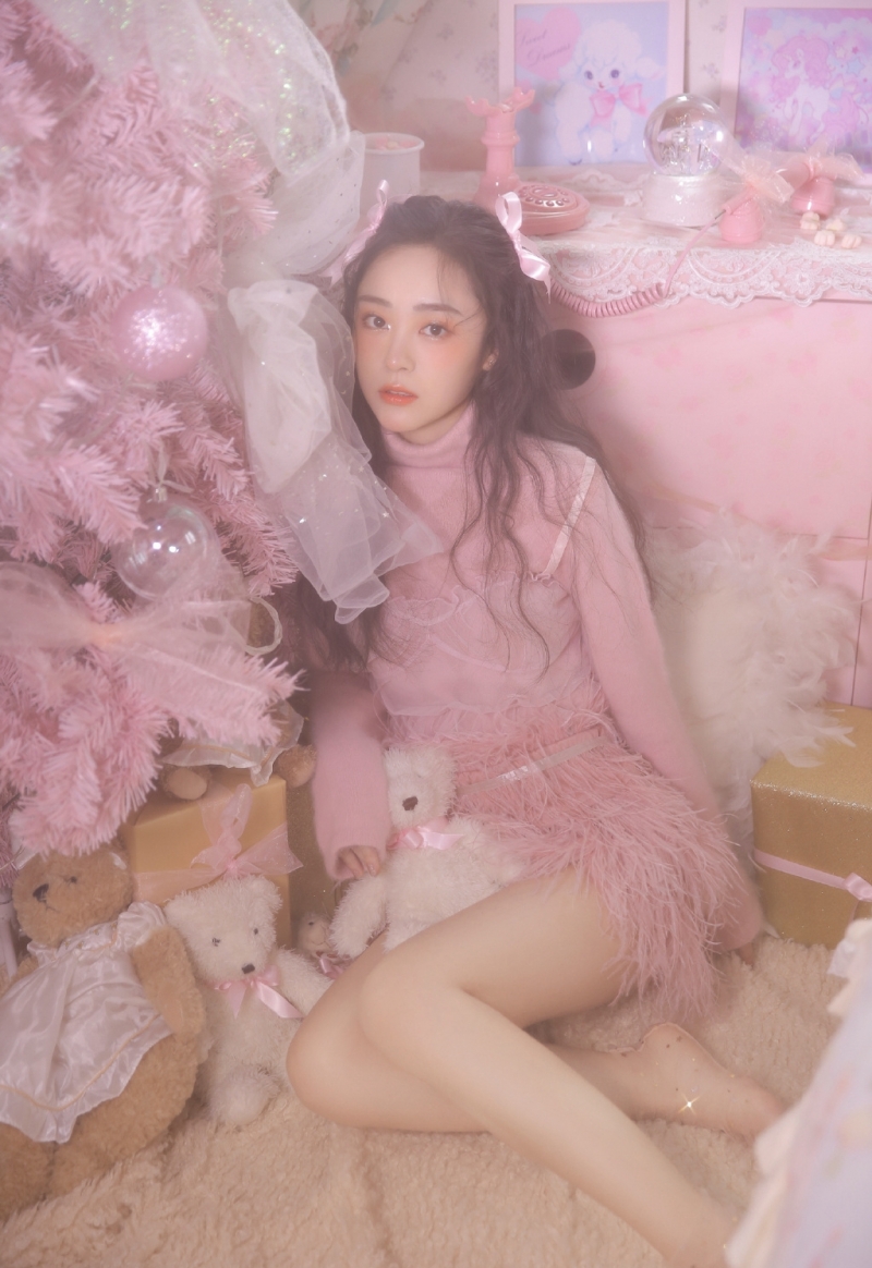 粉嫩小妹波浪卷发浪漫优雅图片