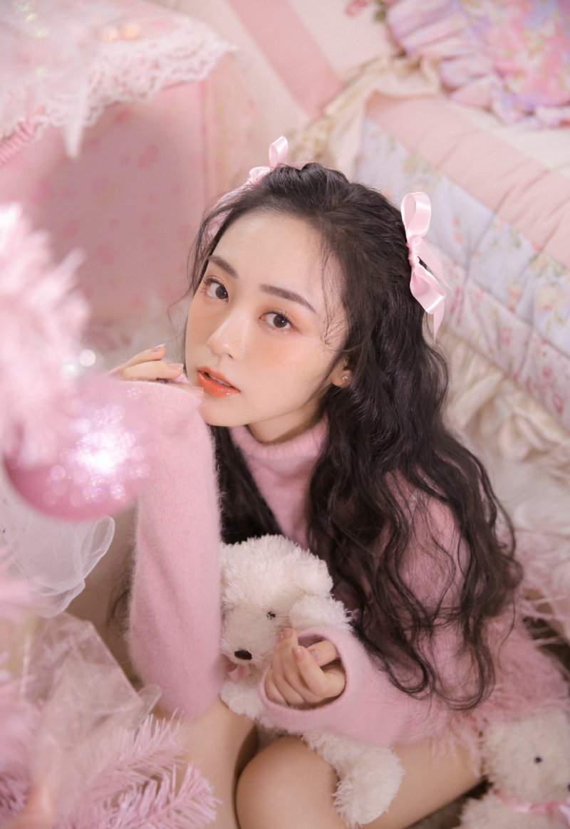 粉嫩小妹波浪卷发浪漫优雅图片