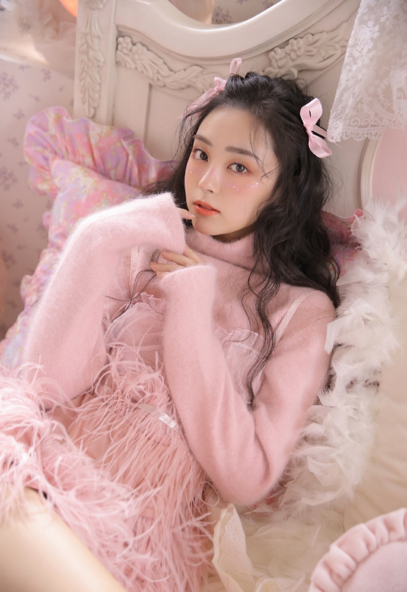 粉嫩小妹波浪卷发浪漫优雅图片