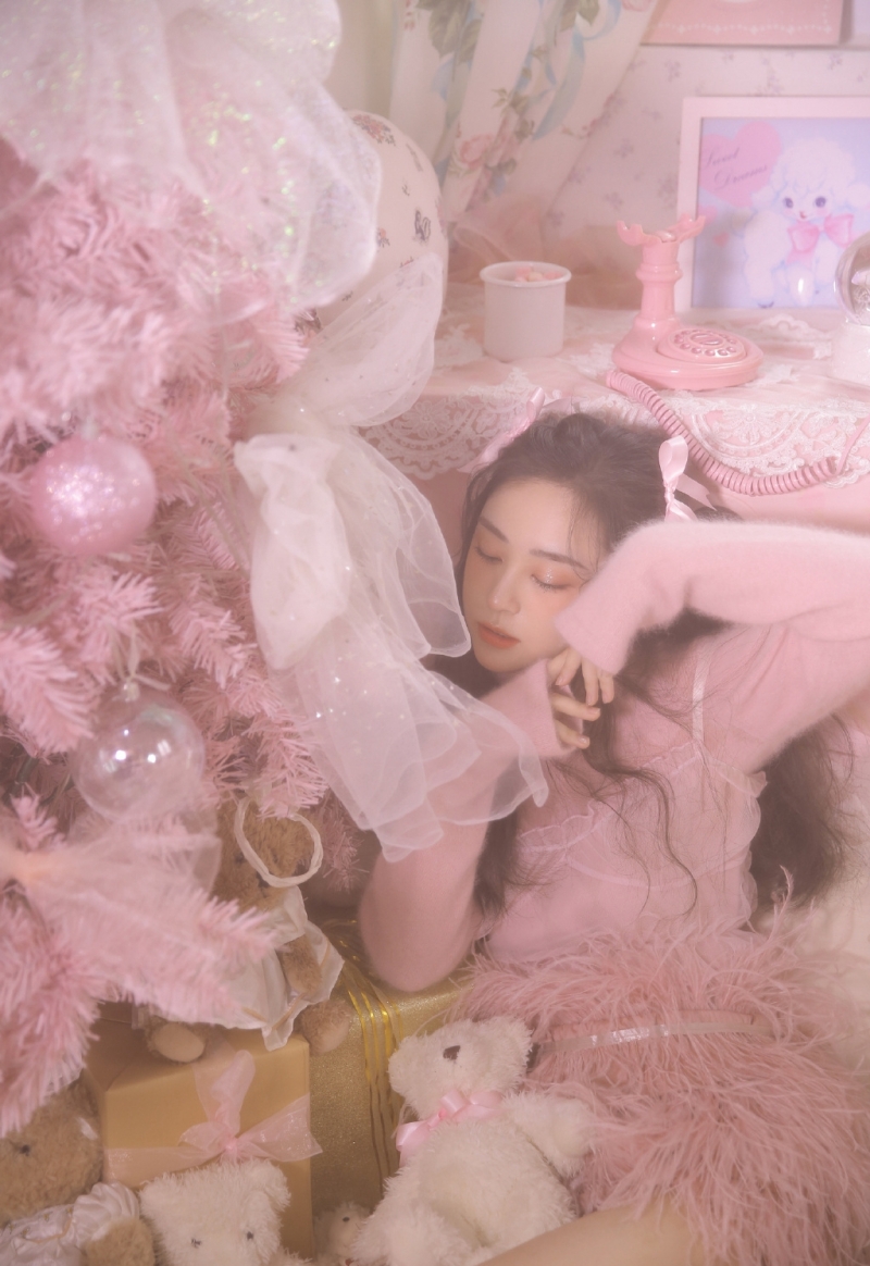 粉嫩小妹波浪卷发浪漫优雅图片