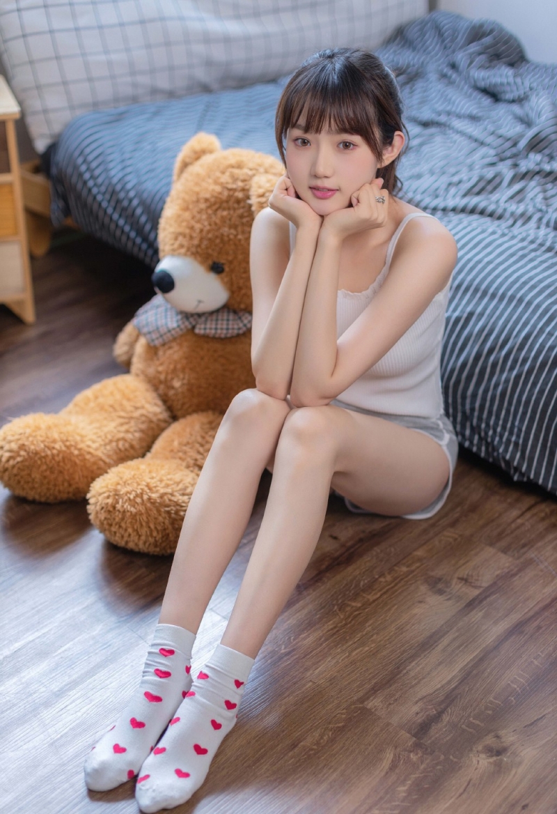 邻家女孩运动短裤修长美腿私拍