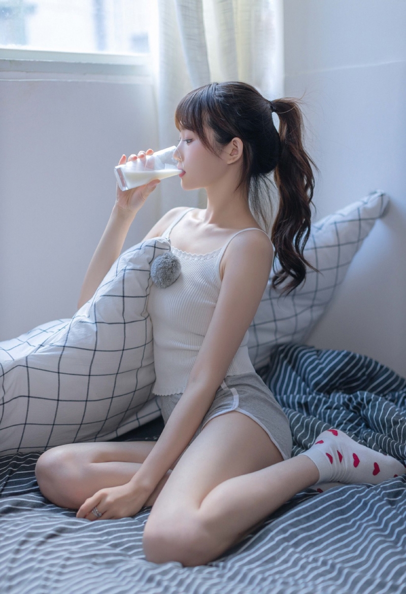 邻家女孩运动短裤修长美腿私拍