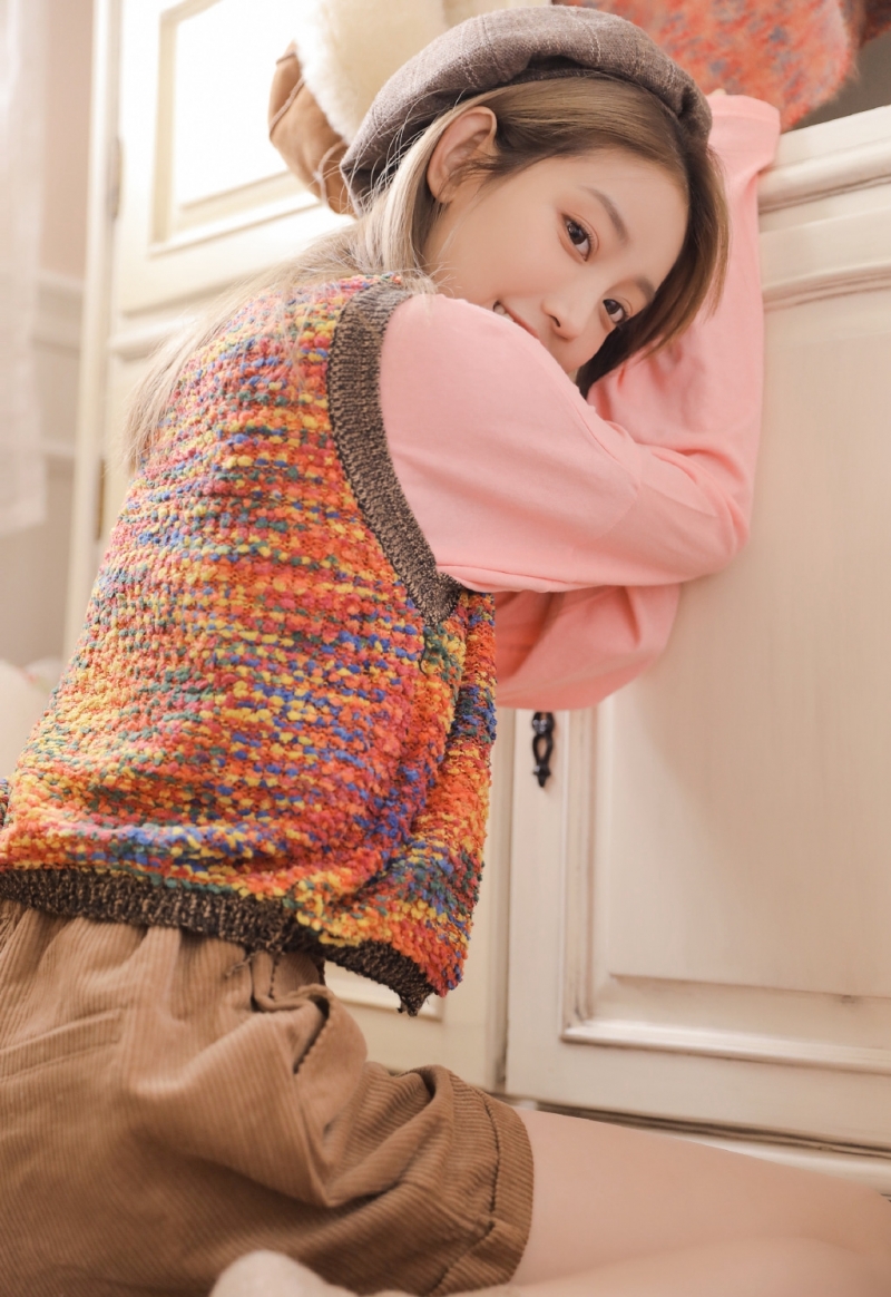 金发美少女白皙大长腿私房写真