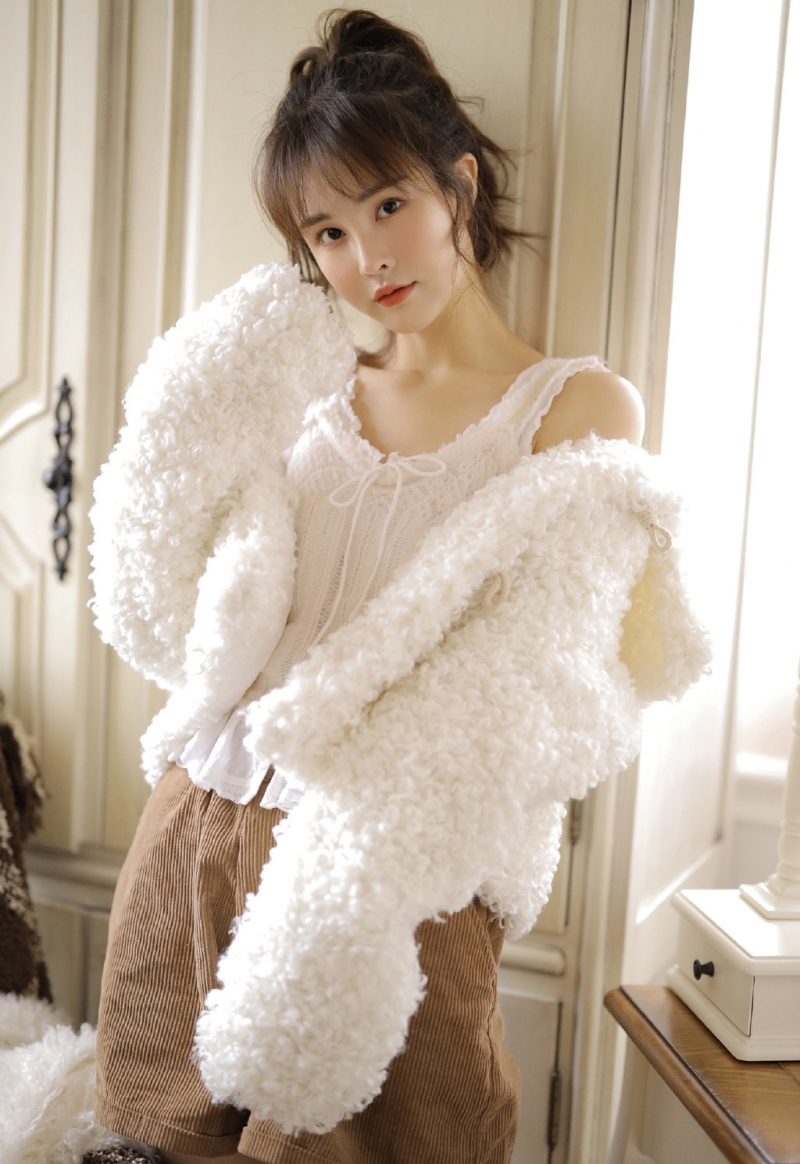 高马尾小姐姐超短裤大长腿美图