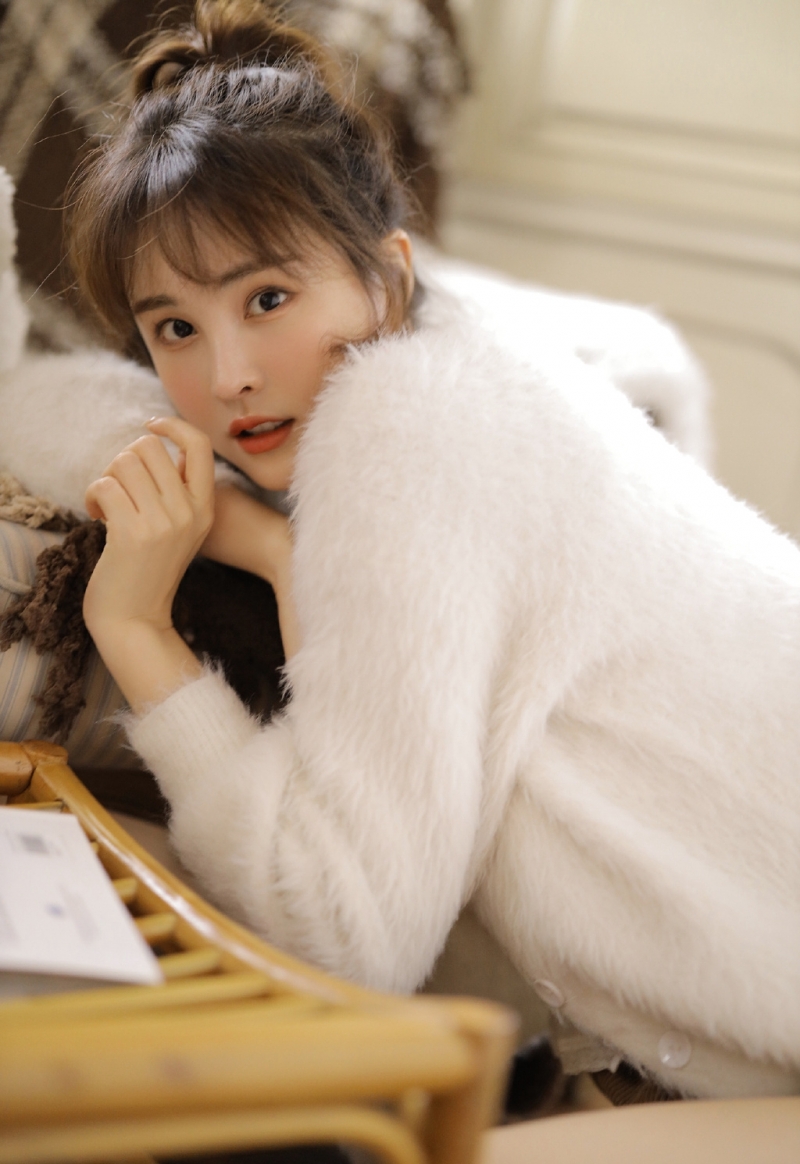 高马尾小姐姐超短裤大长腿美图