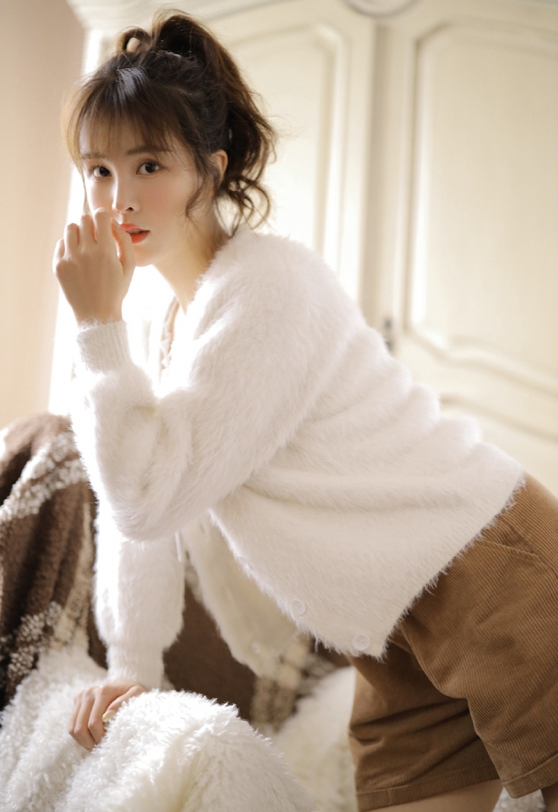 高马尾小姐姐超短裤大长腿美图