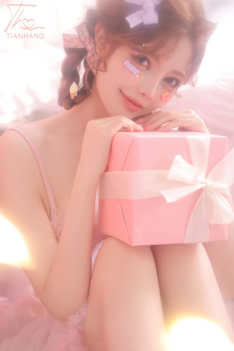 粉嫩小妹吊带短裙梦幻唯美写真