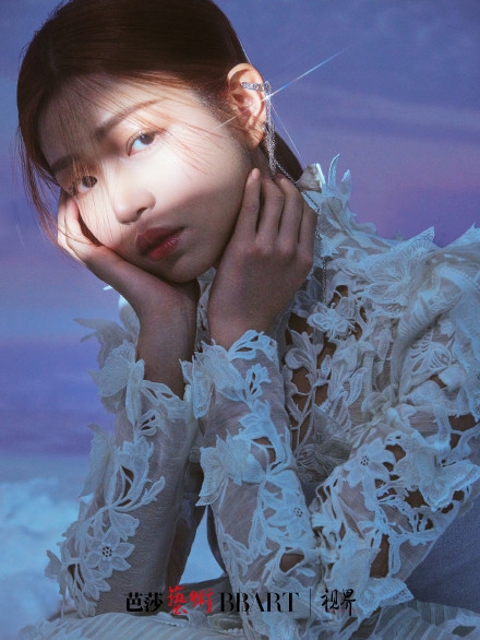 陈妍希轻盈妆容充满氧气感写真