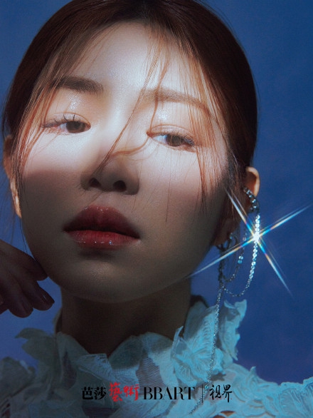 陈妍希轻盈妆容充满氧气感写真