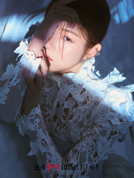 陈妍希轻盈妆容充满氧气感写真