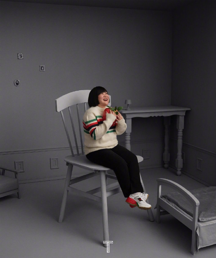 贾玲标志性短发诙谐又鲜活写真