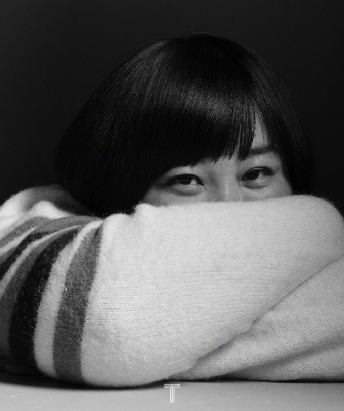 贾玲标志性短发诙谐又鲜活写真