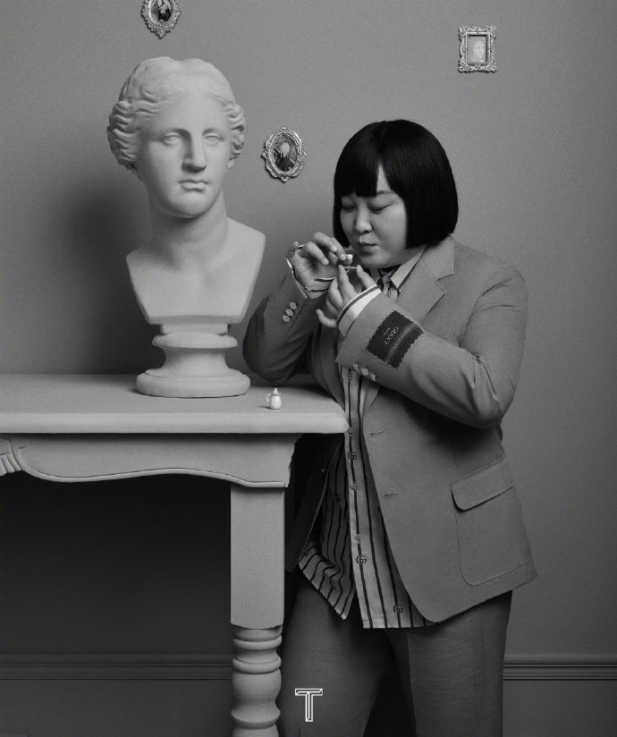 贾玲标志性短发诙谐又鲜活写真