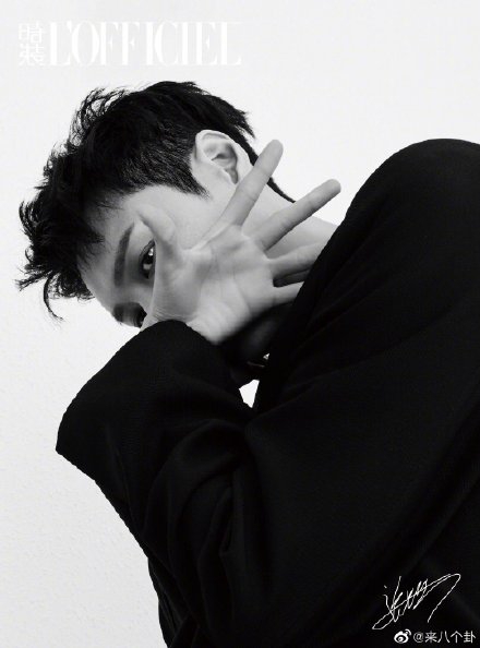 张艺兴短发造型清爽利落早春写真