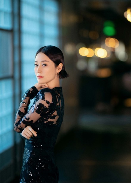 马伊P镂空刺绣长裙大方优雅写真