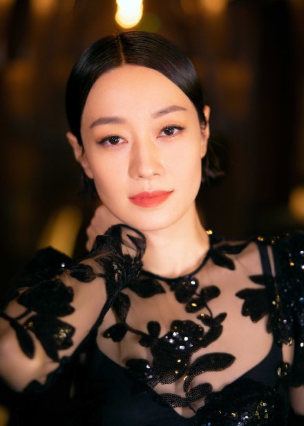 马伊P镂空刺绣长裙大方优雅写真