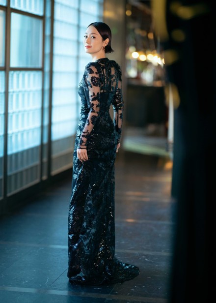 马伊P镂空刺绣长裙大方优雅写真