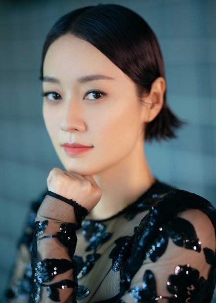 马伊P镂空刺绣长裙大方优雅写真