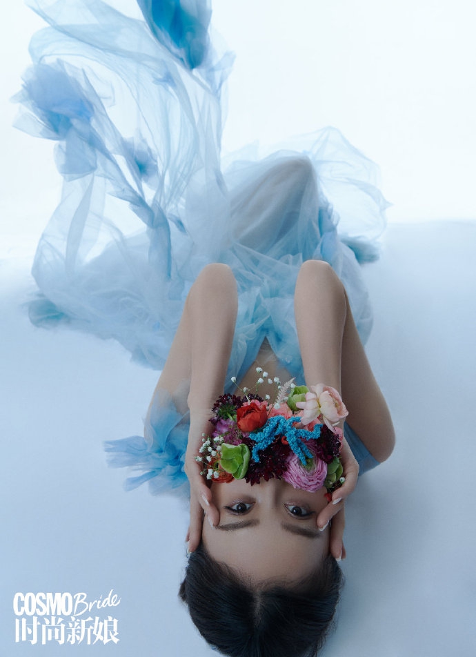 袁姗姗精致空气妆容气质出众写真