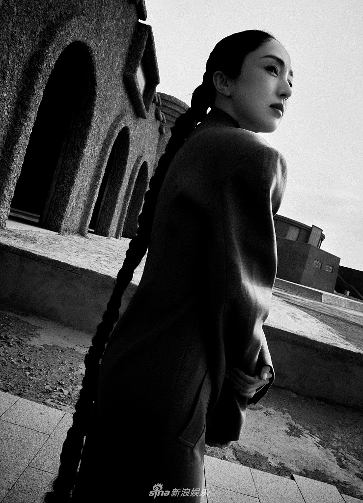 董璇化身侠女禅意十足时尚写真