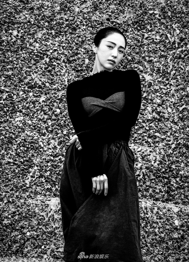 董璇化身侠女禅意十足时尚写真