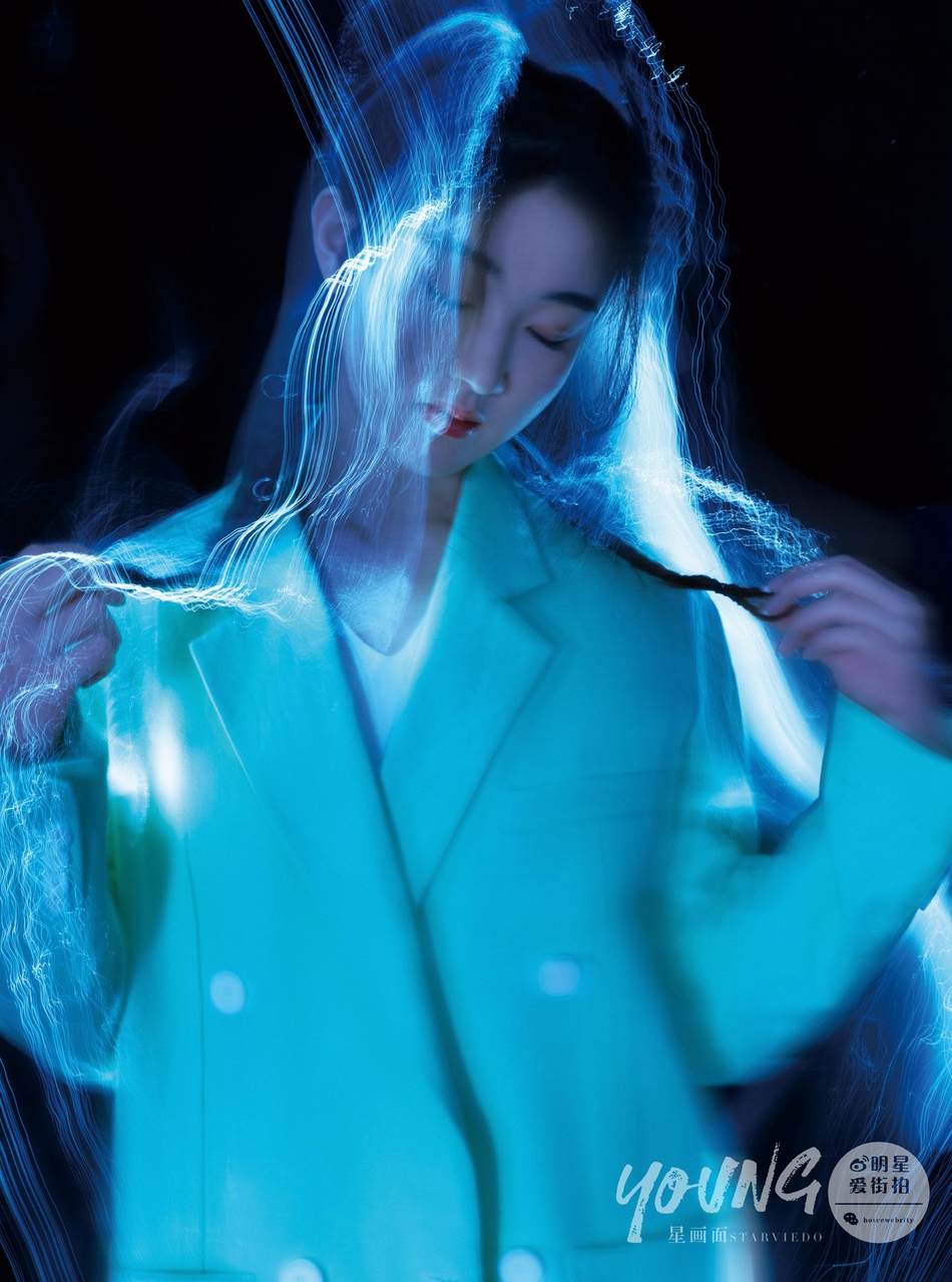 马丝桐感性与理性并存时尚写真