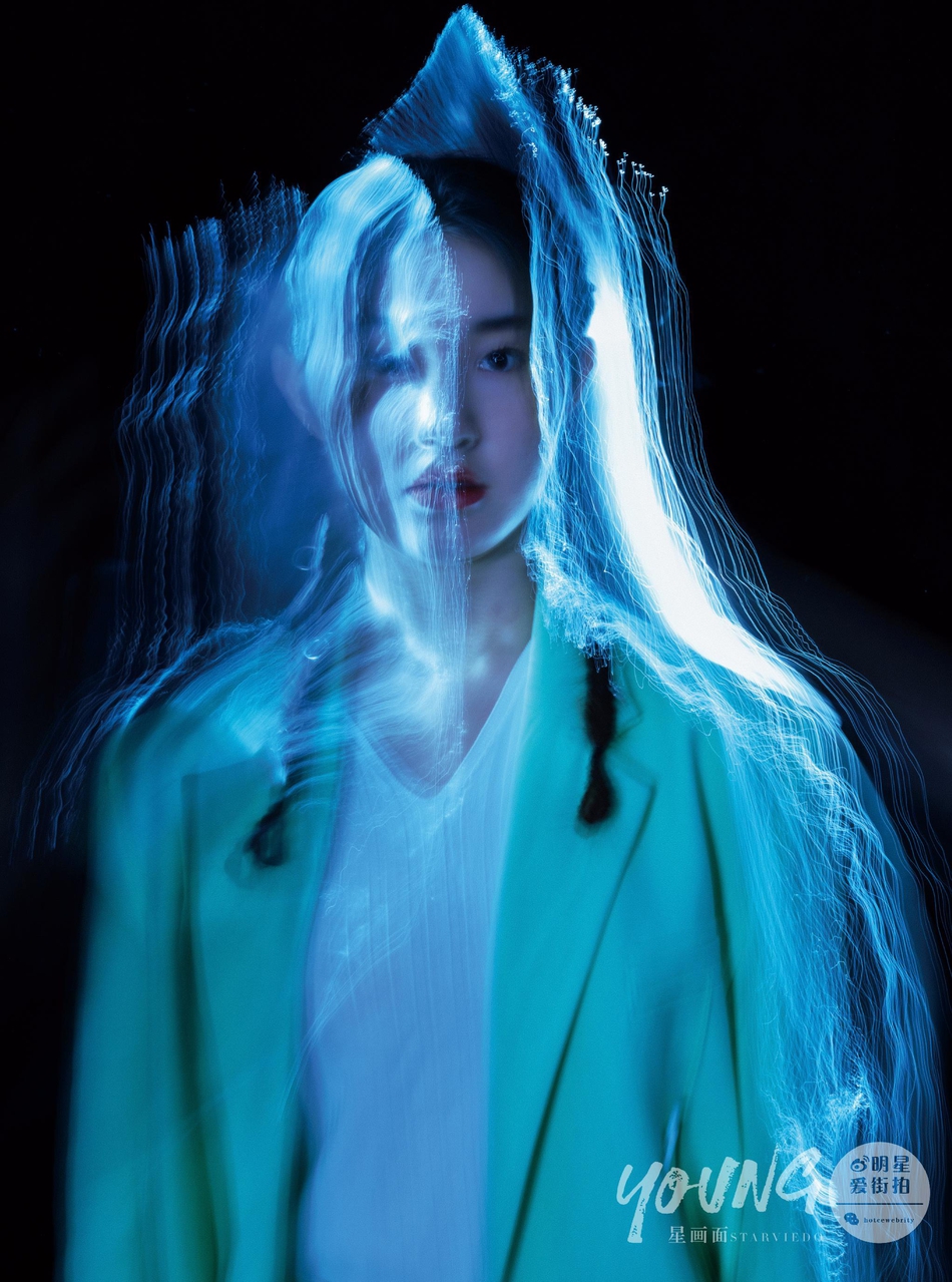 马丝桐感性与理性并存时尚写真