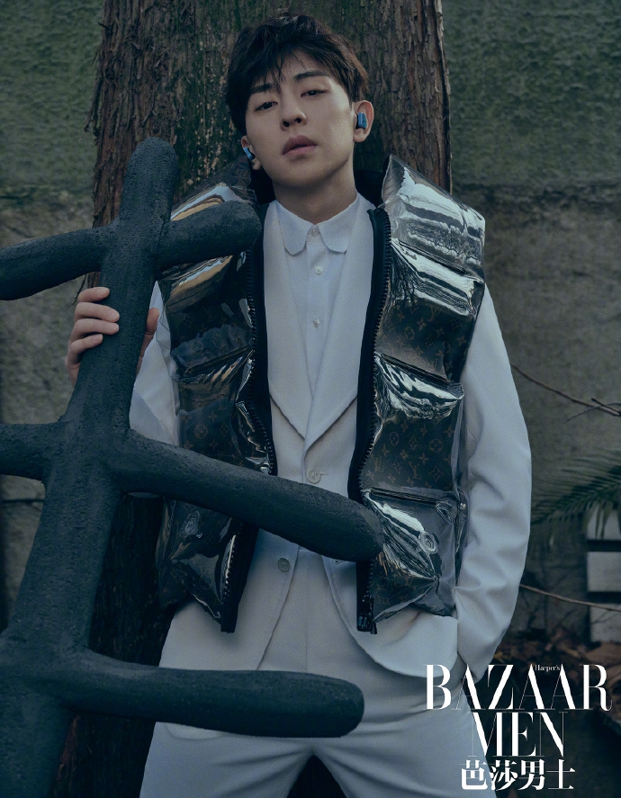 邓伦变童趣王子故事感满满写真