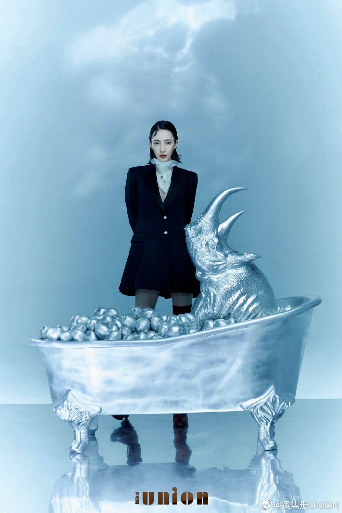 王丽坤浅色短发造型酷感灵性写真