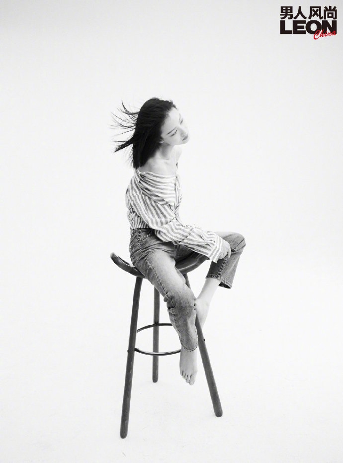 倪妮利落短发又美又飒时尚写真