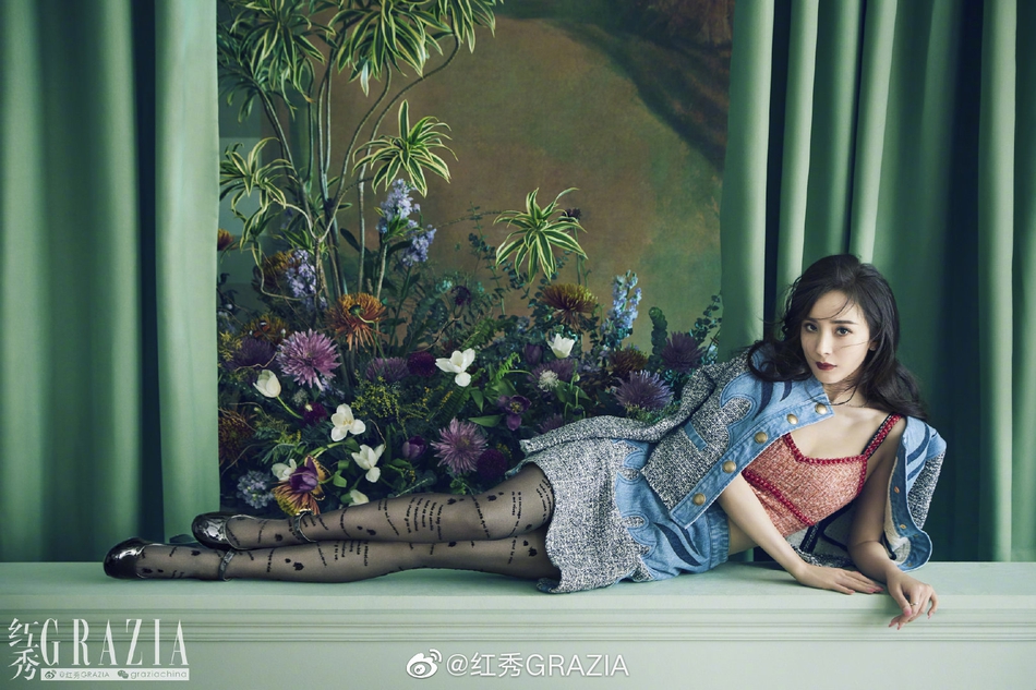 杨幂高跟黑丝妩媚迷人时尚写真