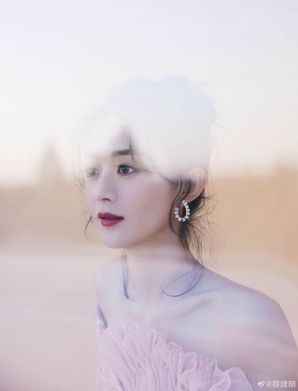 赵丽颖粉色公主裙少女感十足写真